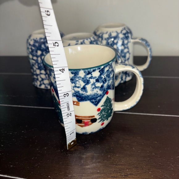 Set of 4 Mugs | Folk Craft by Tienshan | Cabin in the Snow | Sponge painted - Picture 10 of 11